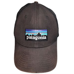 Patagonia P-6 Logo Black Canvas/Mesh Trucker Hat